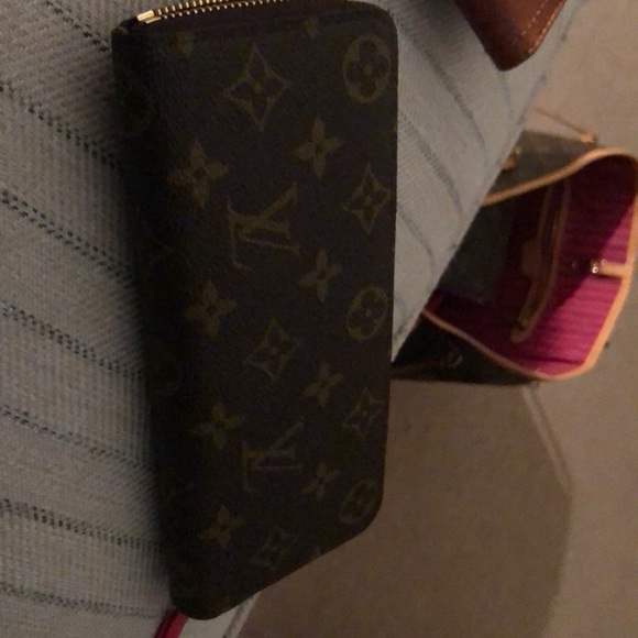 SOLD.  Lv Clemence wallet - Picture 1 of 8